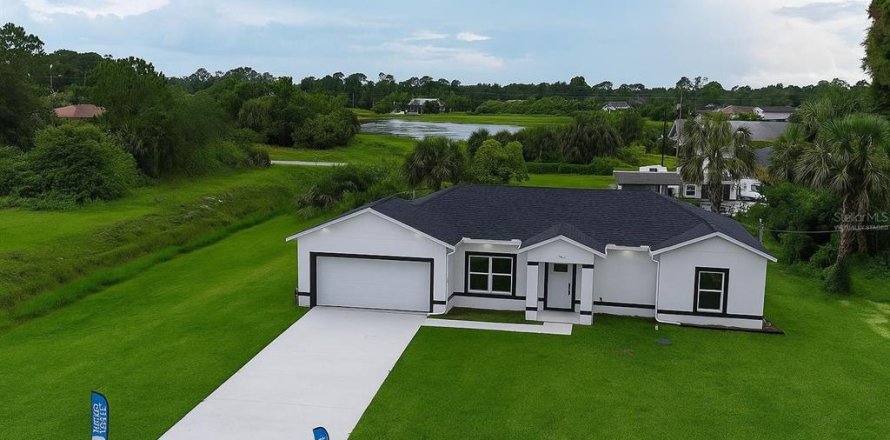 Villa ou maison à Lehigh Acres, Floride 3 chambres, 106.47 m2 № 1796675
