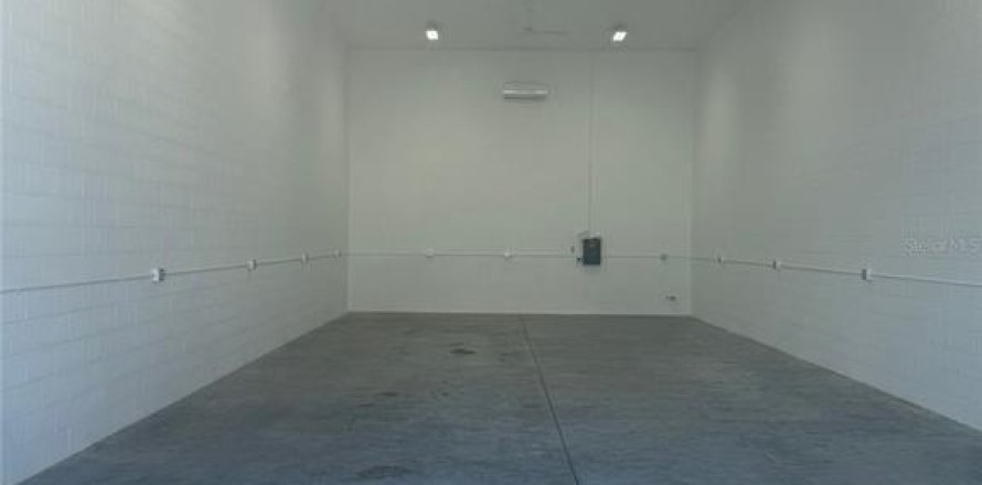 Commercial property in Punta Gorda, Florida № 1829222
