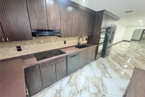 Touwnhouse à louer à Doral, Floride: 2 chambres, 162.58 m2 № 2032460 - photo 8