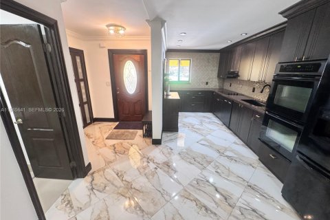 Touwnhouse à louer à Doral, Floride: 2 chambres, 162.58 m2 № 2032460 - photo 7