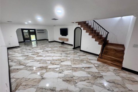 Touwnhouse à louer à Doral, Floride: 2 chambres, 162.58 m2 № 2032460 - photo 3