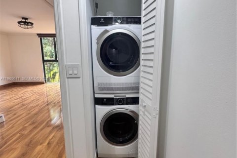 Touwnhouse à louer à Doral, Floride: 2 chambres, 162.58 m2 № 2032460 - photo 24