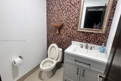 Touwnhouse à louer à Doral, Floride: 2 chambres, 162.58 m2 № 2032460 - photo 10