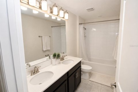 House in Orlando, Florida 5 bedrooms, 369.66 sq.m. № 2102191 - photo 13