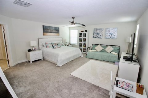 House in Orlando, Florida 5 bedrooms, 369.66 sq.m. № 2102191 - photo 9