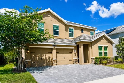 House in Orlando, Florida 5 bedrooms, 369.66 sq.m. № 2102191