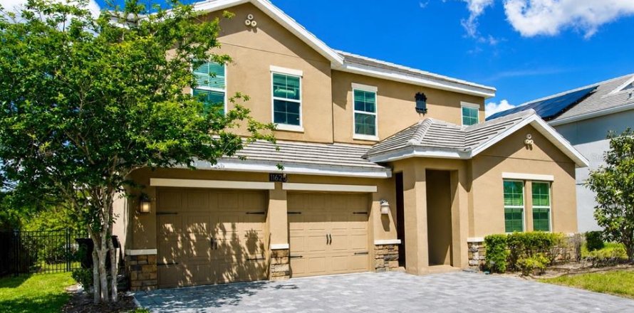 House in Orlando, Florida 5 bedrooms, 369.66 sq.m. № 2102191