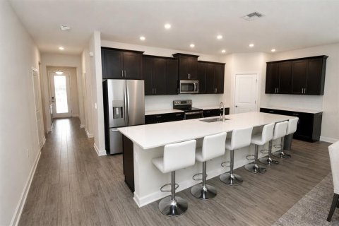 House in Orlando, Florida 5 bedrooms, 369.66 sq.m. № 2102191 - photo 5