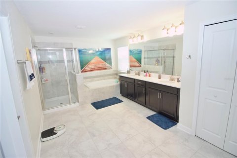 House in Orlando, Florida 5 bedrooms, 369.66 sq.m. № 2102191 - photo 10