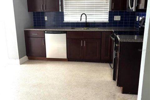 House in Clearwater, Florida 3 bedrooms, 151.62 sq.m. № 2204081 - photo 6