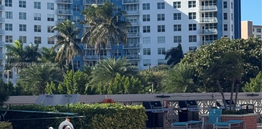 Кондоминиум с 1 спальней в Помпано-Бич, Флорида № 2005156