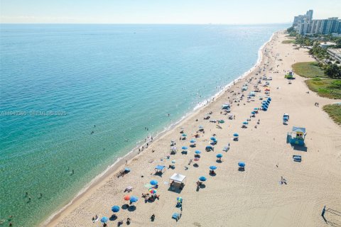 Condo in Pompano Beach, Florida, 1 bedroom  № 2005156 - photo 28