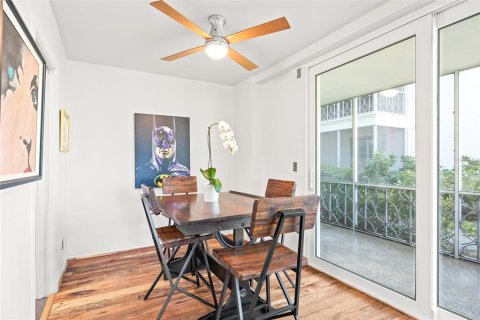 Condo in Saint Petersburg, Florida, 1 bedroom  № 2284589 - photo 11