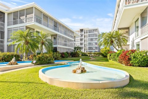 Condo in Saint Petersburg, Florida, 1 bedroom  № 2284589 - photo 26