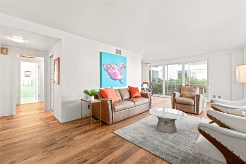 Condo in Saint Petersburg, Florida, 1 bedroom  № 2284589 - photo 9