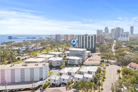 Condo in Saint Petersburg, Florida, 1 bedroom  № 2284589 - photo 28