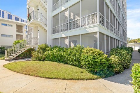 Condo in Saint Petersburg, Florida, 1 bedroom  № 2284589 - photo 3