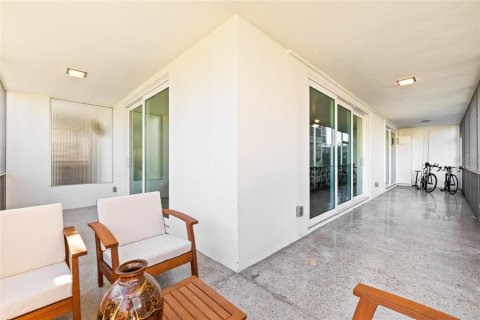Condo in Saint Petersburg, Florida, 1 bedroom  № 2284589 - photo 19