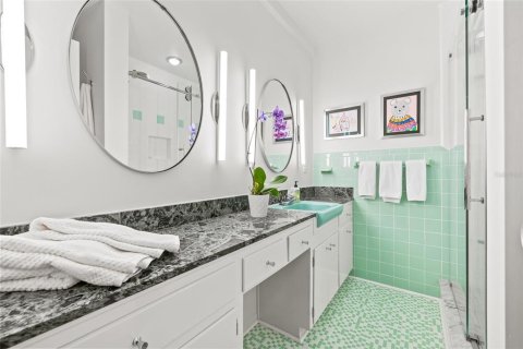 Condo in Saint Petersburg, Florida, 1 bedroom  № 2284589 - photo 16