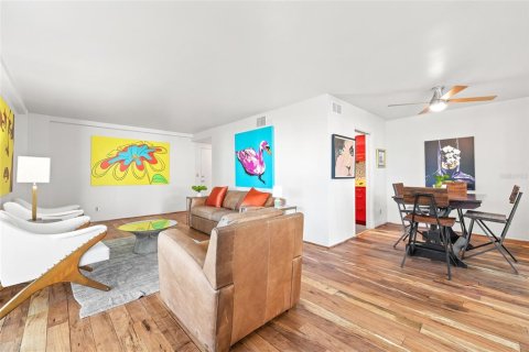 Condo in Saint Petersburg, Florida, 1 bedroom  № 2284589 - photo 10