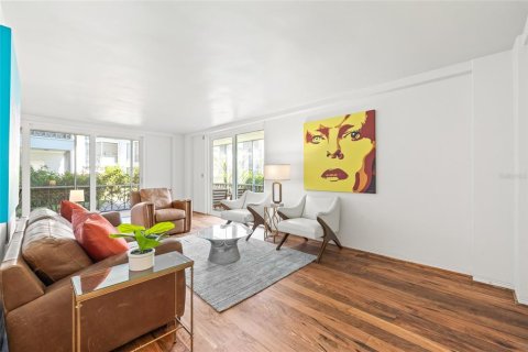 Condo in Saint Petersburg, Florida, 1 bedroom  № 2284589 - photo 7