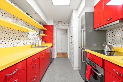 Condo in Saint Petersburg, Florida, 1 bedroom  № 2284589 - photo 12