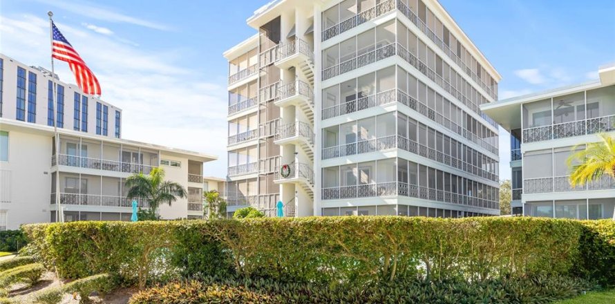 Condo in Saint Petersburg, Florida, 1 bedroom  № 2284589