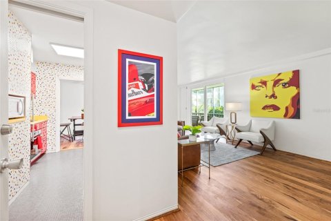 Condo in Saint Petersburg, Florida, 1 bedroom  № 2284589 - photo 6