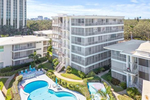 Condo in Saint Petersburg, Florida, 1 bedroom  № 2284589 - photo 2