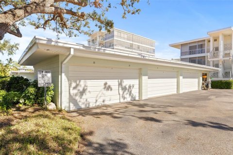 Condo in Saint Petersburg, Florida, 1 bedroom  № 2284589 - photo 23