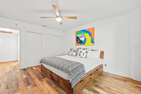 Condo in Saint Petersburg, Florida, 1 bedroom  № 2284589 - photo 15