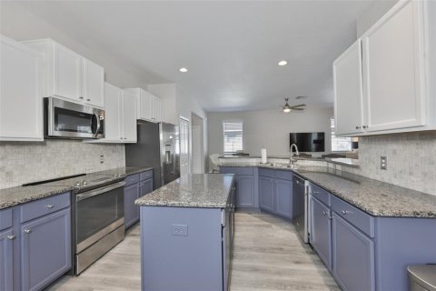 House in Ruskin, Florida 4 bedrooms, 215.9 sq.m. № 2124205 - photo 3