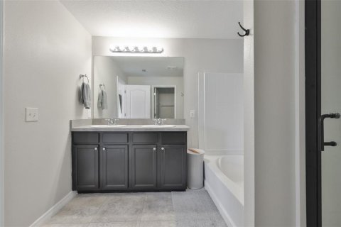 House in Ruskin, Florida 4 bedrooms, 215.9 sq.m. № 2124205 - photo 26