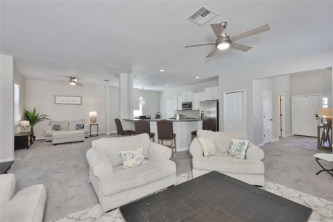 House in Ruskin, Florida 4 bedrooms, 215.9 sq.m. № 2124205 - photo 2