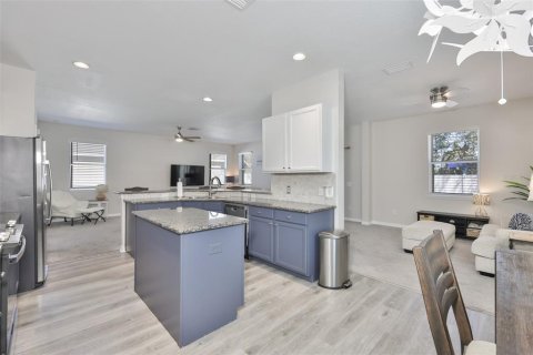 House in Ruskin, Florida 4 bedrooms, 215.9 sq.m. № 2124205 - photo 18