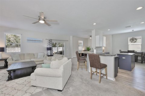 House in Ruskin, Florida 4 bedrooms, 215.9 sq.m. № 2124205 - photo 12