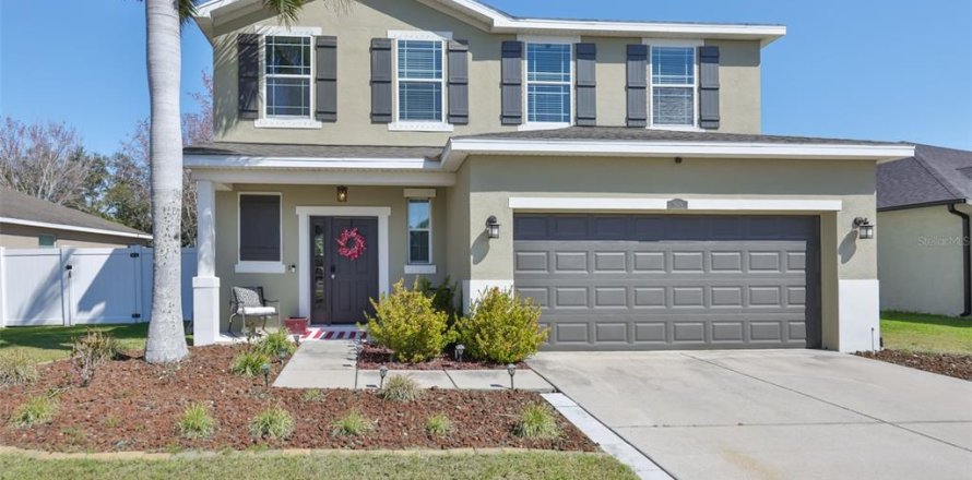 House in Ruskin, Florida 4 bedrooms, 215.9 sq.m. № 2124205
