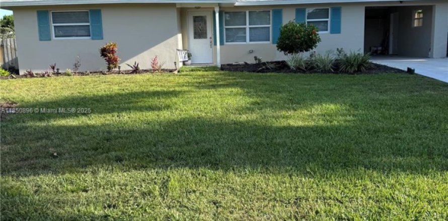 House in Jupiter, Florida 2 bedrooms, 114.08 sq.m. № 1857545