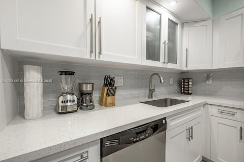 Condo in Sunny Isles Beach, Florida, 1 bedroom  № 1863089 - photo 8
