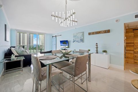 Condo in Sunny Isles Beach, Florida, 1 bedroom  № 1863089 - photo 1