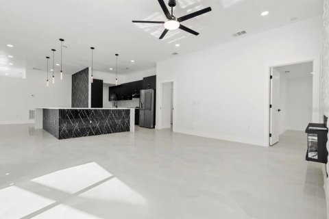 Villa ou maison à vendre à Tampa, Floride: 4 chambres, 222.41 m2 № 2411562 - photo 10
