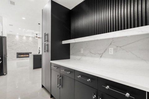 Villa ou maison à vendre à Tampa, Floride: 4 chambres, 222.41 m2 № 2411562 - photo 18
