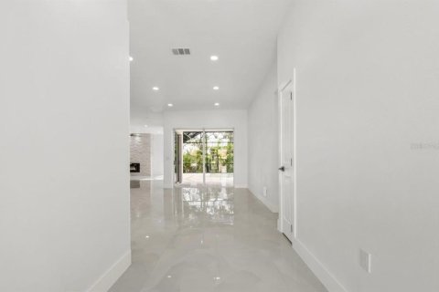Villa ou maison à vendre à Tampa, Floride: 4 chambres, 222.41 m2 № 2411562 - photo 6