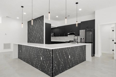 Villa ou maison à vendre à Tampa, Floride: 4 chambres, 222.41 m2 № 2411562 - photo 12