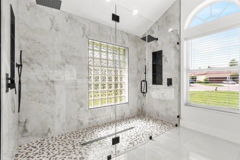 Villa ou maison à vendre à Tampa, Floride: 4 chambres, 222.41 m2 № 2411562 - photo 24