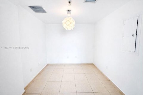 Copropriété à louer à Miami, Floride: 1 chambre, 78.78 m2 № 2006691 - photo 9