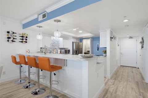 Condo in Daytona Beach Shores, Florida, 2 bedrooms № 2425536 - photo 12