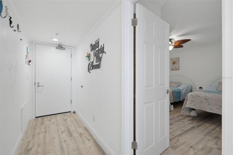 Condo in Daytona Beach Shores, Florida, 2 bedrooms № 2425536 - photo 28