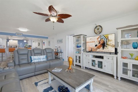 Condo in Daytona Beach Shores, Florida, 2 bedrooms № 2425536 - photo 7