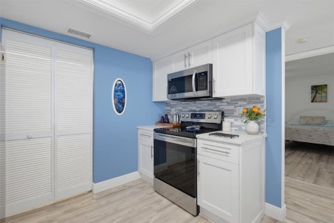 Condo in Daytona Beach Shores, Florida, 2 bedrooms № 2425536 - photo 19